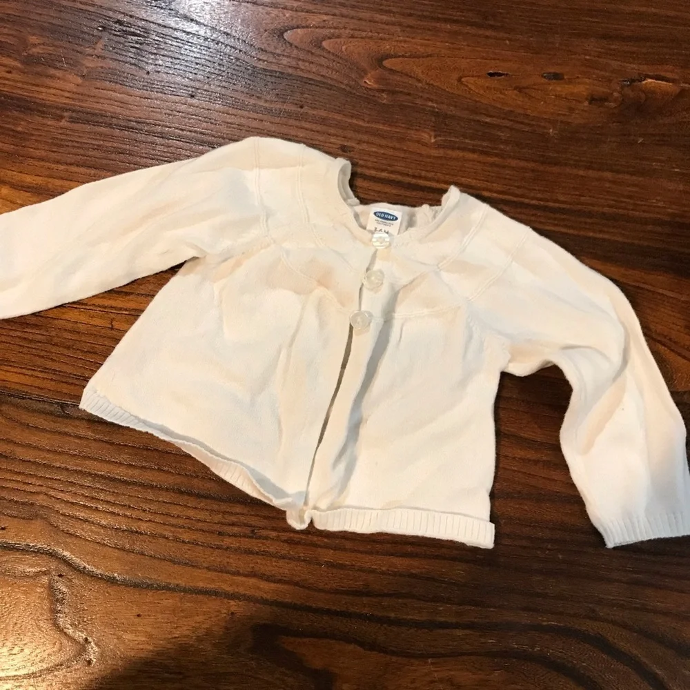 🐥Old Navy White Sweater